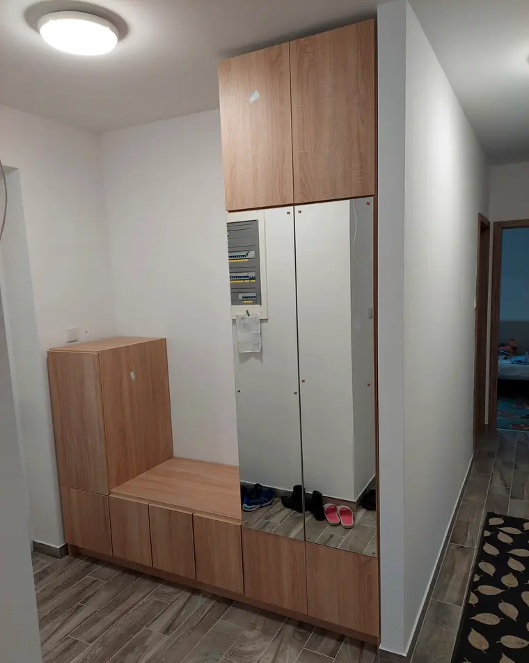 Előszobabútor ülőpaddal, egyedi bútor Szeged