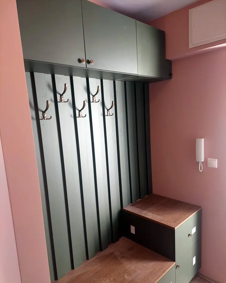 Fogasfal és cipős pad, egyedi bútor Szeged