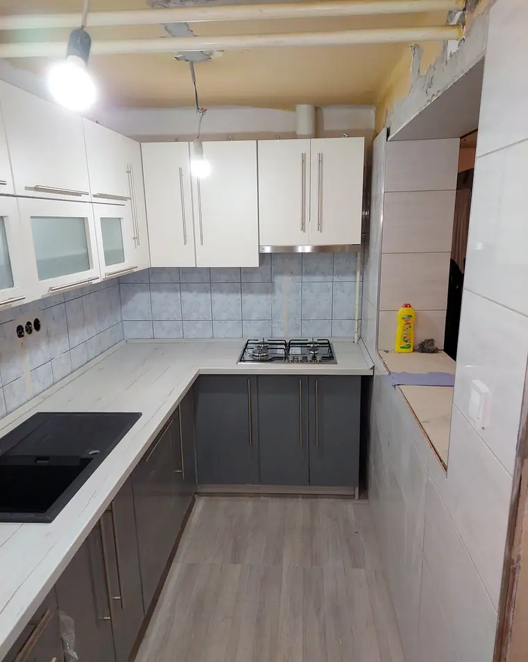 L alakú konyha matt szürke alsókkal, egyedi bútor Szeged