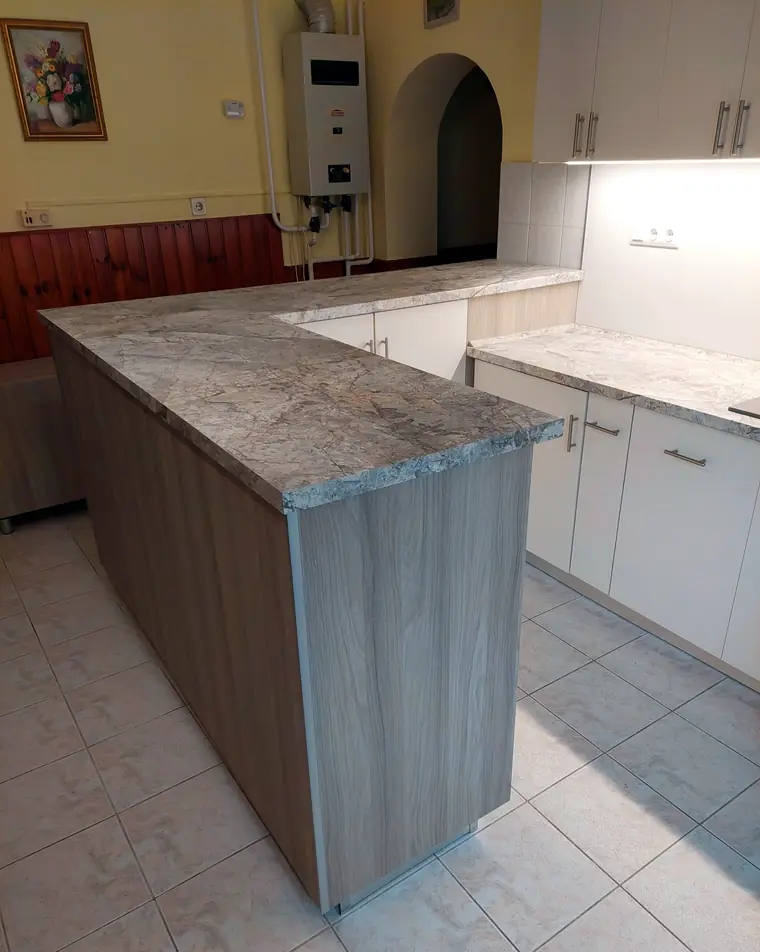 Konyhasziget gránit munkalappal, egyedi bútor Szeged